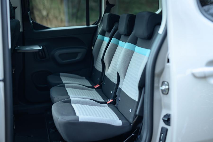 Интерьер Citroen Berlingo Multispace 2019 года  (JP) (фото 8 из 19)